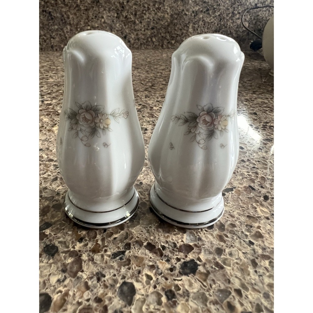 Noritake Greenbrier #4101 Salt & Pepper Shaker Set 3" Discontinued - Picture 2 of 5